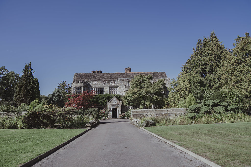 Smallfield Place — wedding venue in Smallfield, surrey (photo 4 of 8)