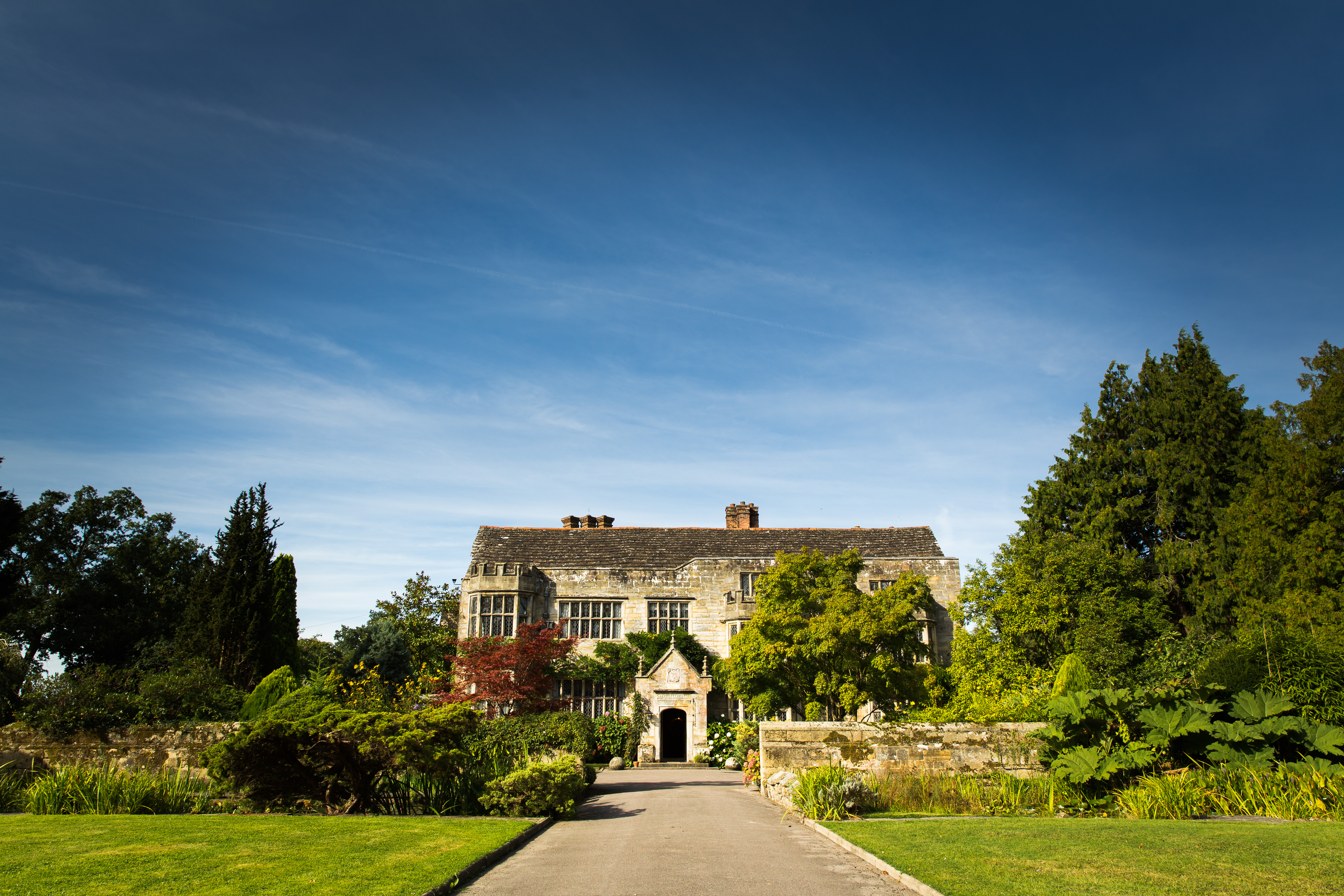 Smallfield Place — wedding venue in Smallfield, surrey (photo 6 of 8)