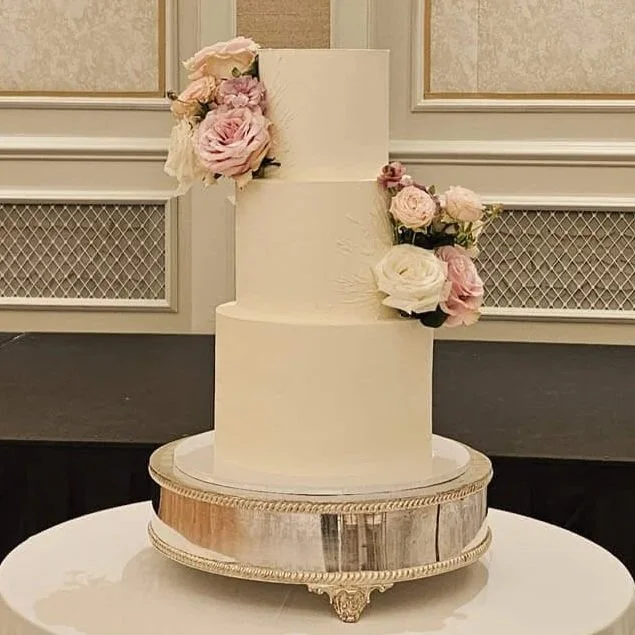 CK Bakes — wedding cake in Salisbury, Wiltshire (photo 3 of 8)
