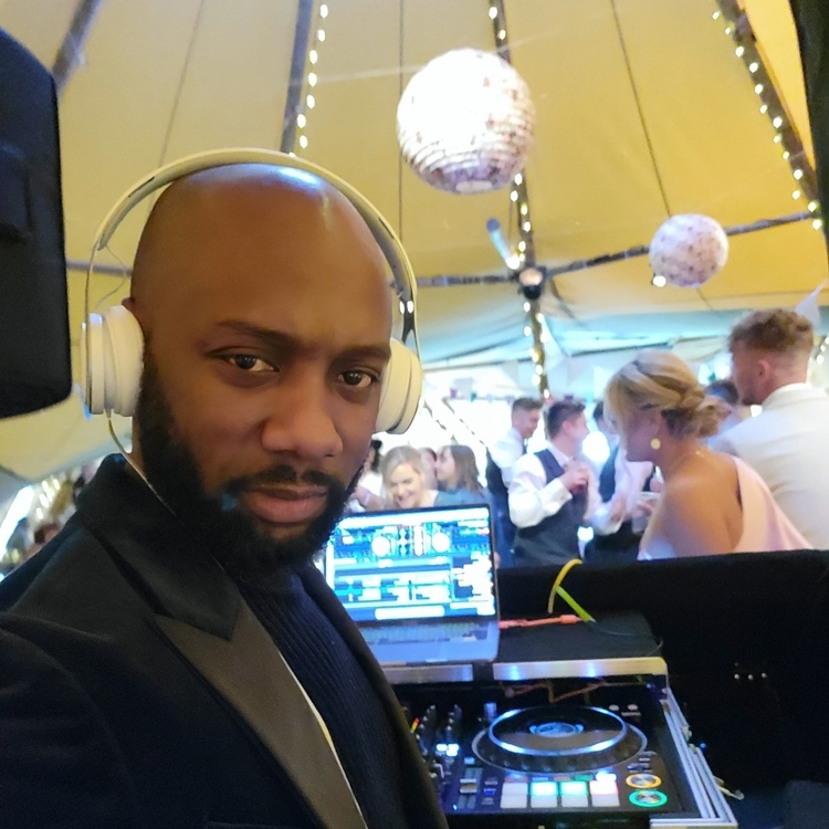 Dj Tony V & Silent Disco — wedding dj in Bristol , bristol (photo 5 of 8)
