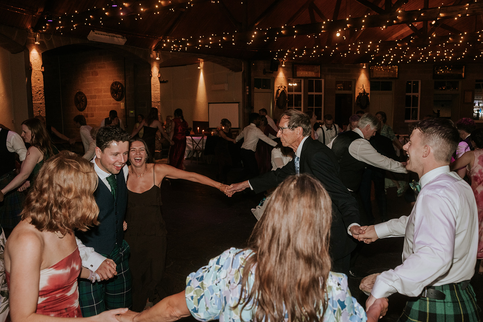 The Brogues Ceilidh Band — wedding music in Gartcosh (photo 2 of 8)
