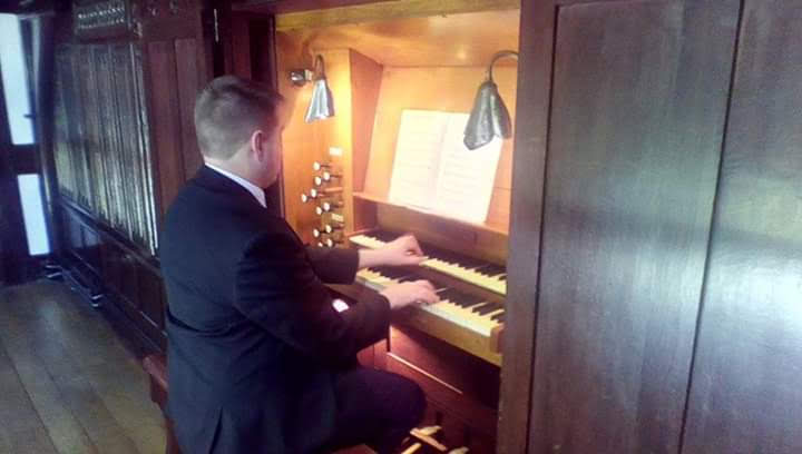 Richard Ellis Hawley Music  — wedding music in Houghton Le Spring , tyne_and_wear (photo 8 of 8)