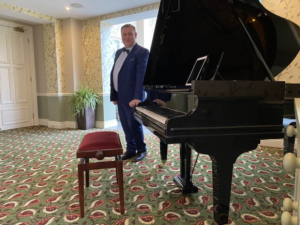 Richard Ellis Hawley Music  — wedding music in Houghton Le Spring , tyne_and_wear (photo 8 of 8)
