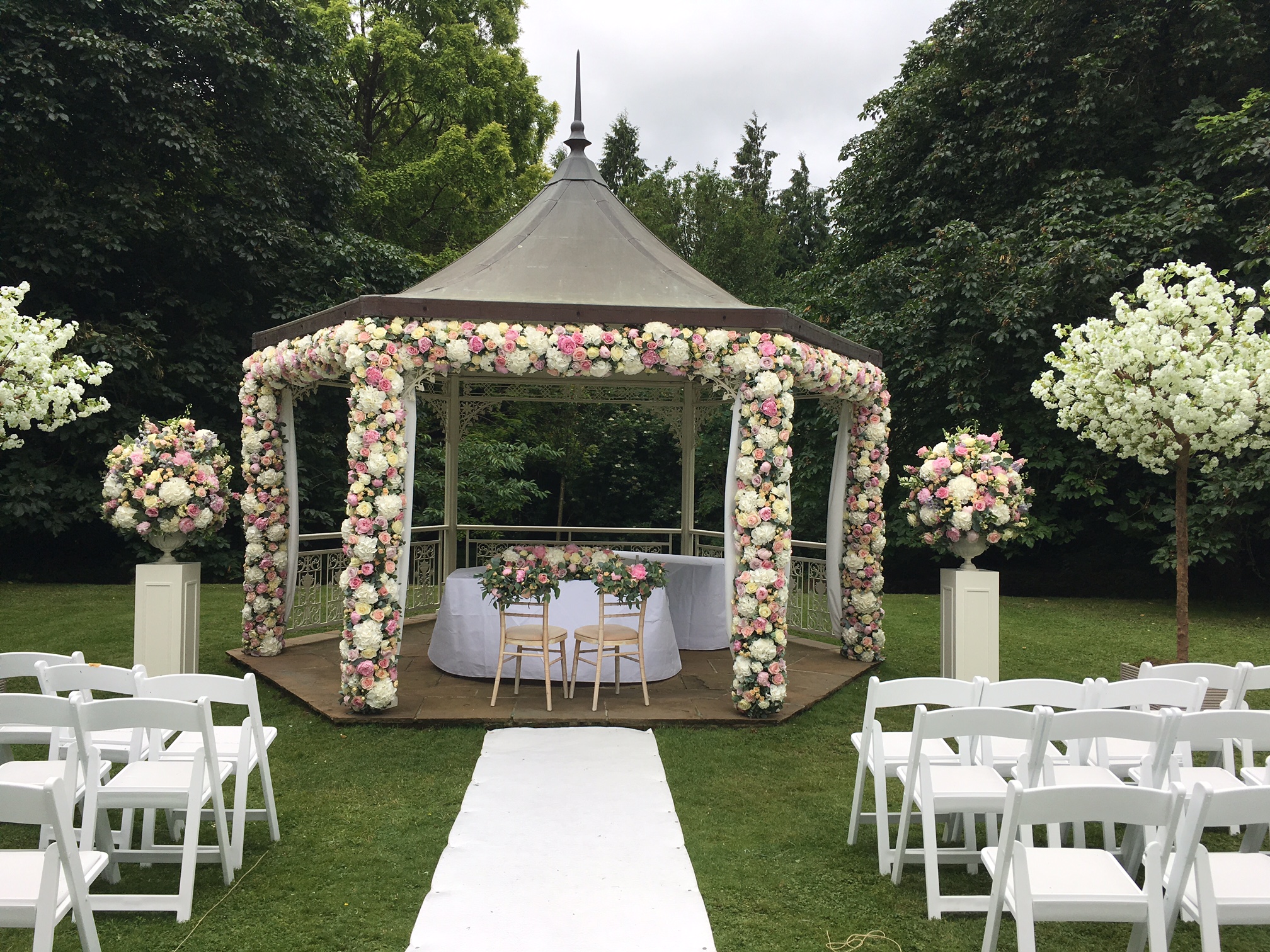 Bloom Bloom Wedding Florists — wedding florist in Exeter, devon (photo 4 of 8)