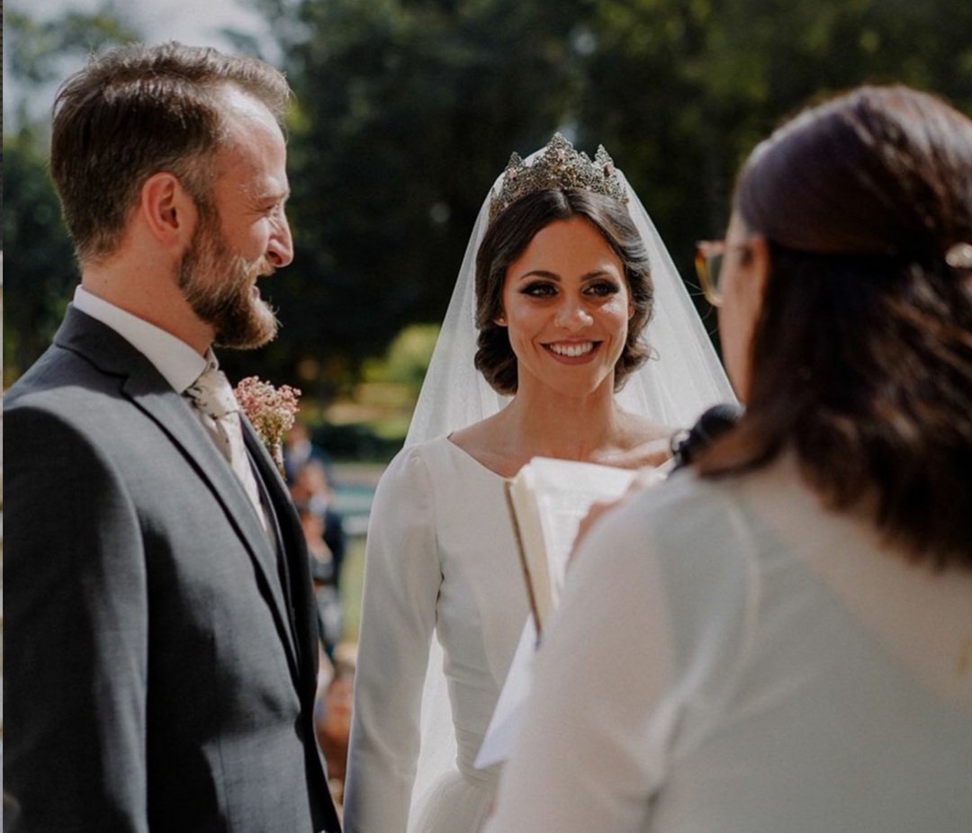 Gayle Armitage Celebrant — wedding celebrant in Ripley, derbyshire (photo 6 of 8)