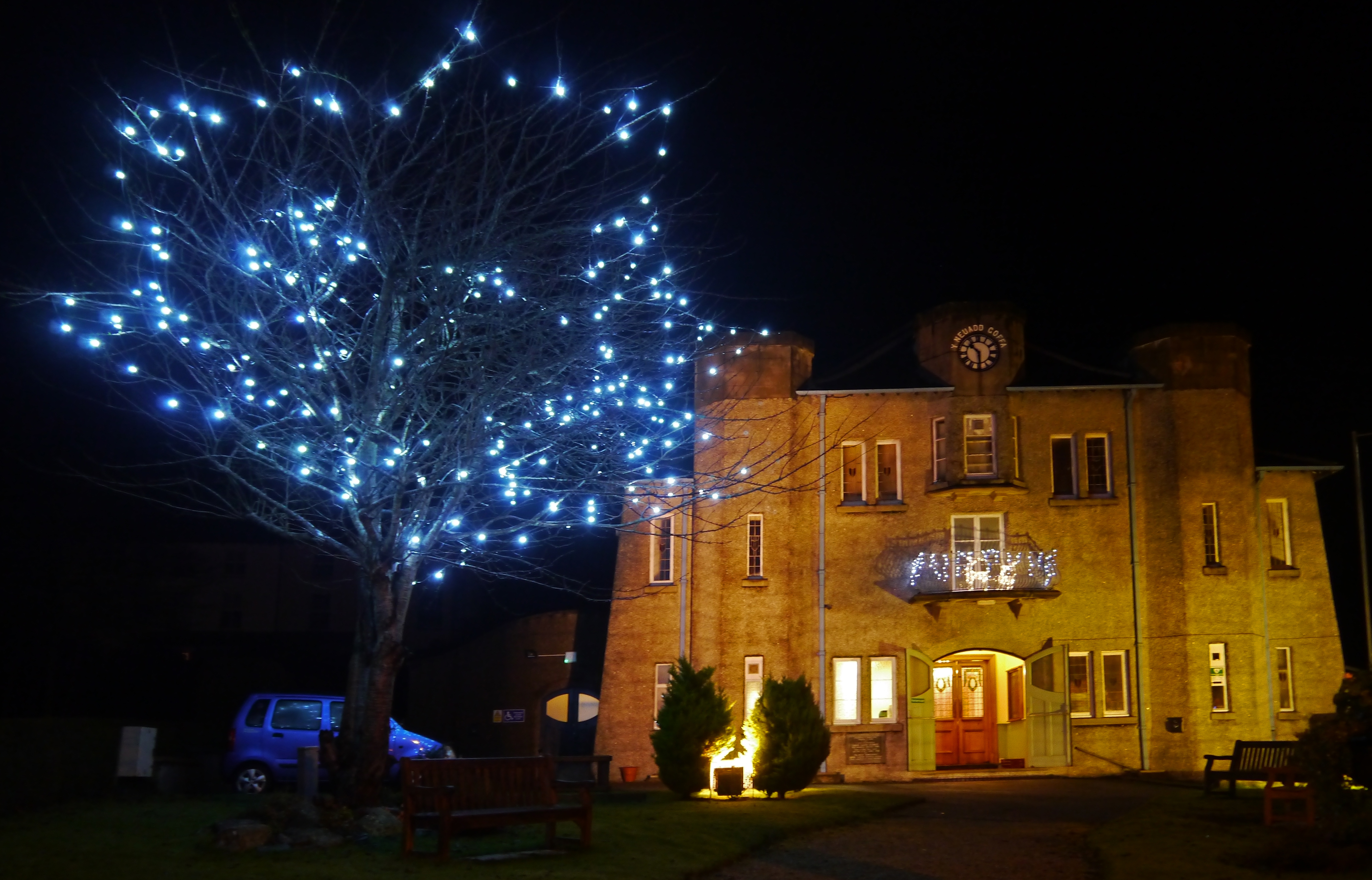 Neuadd Goffa Criccieth Memorial Hall — wedding venue in Criccieth, gwynedd (photo 2 of 8)