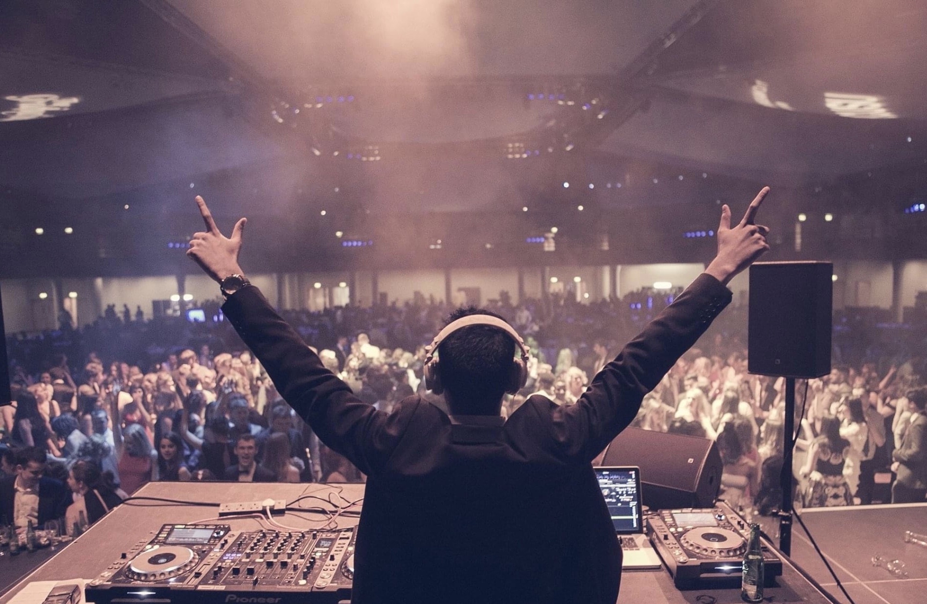 Beats & Smiles — wedding dj in Nottingham (photo 6 of 8)