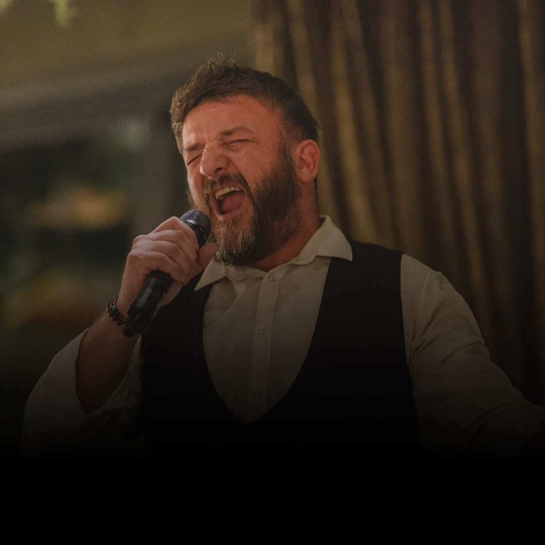 Waiter Surprise — wedding entertainment in Crook (photo 3 of 8)