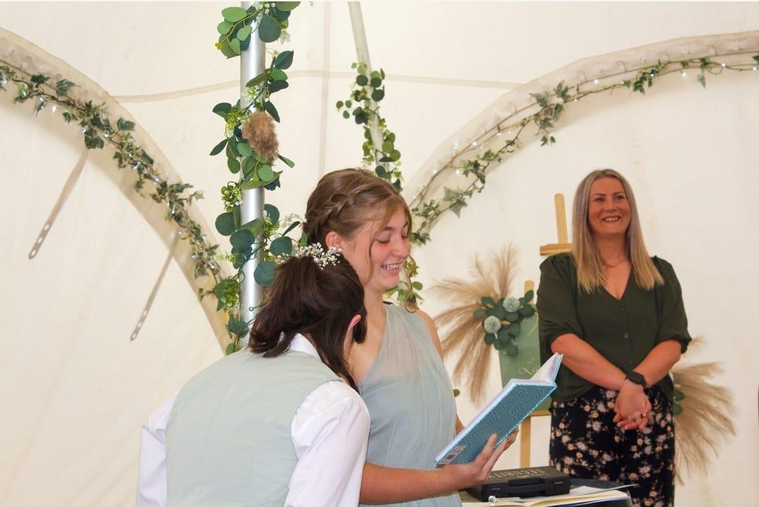 Rebecca Worrall - Independent Celebrant — wedding celebrant in Dronfield, derbyshire (photo 6 of 8)