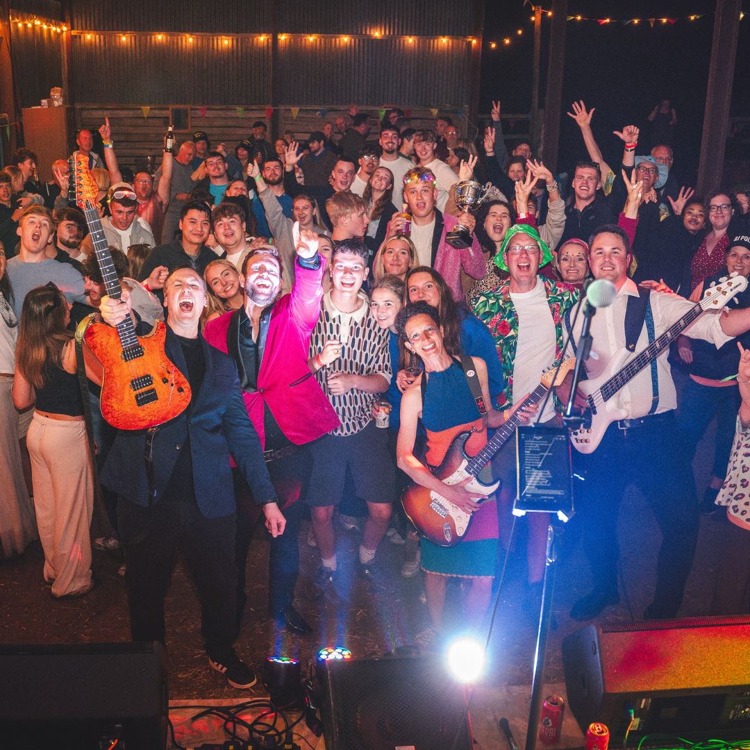 Dirtbag Entertainment — wedding band in Sychdyn (photo 3 of 8)